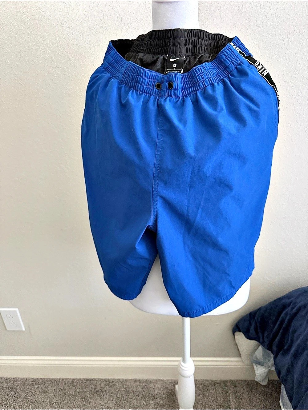 Nike Club Woven Flow Shorts Blue & Black Large